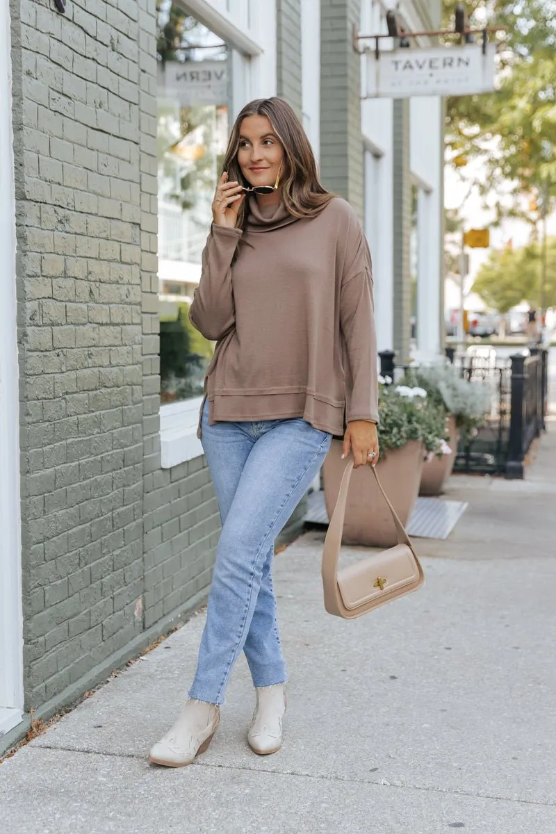 Essential Basic Turtleneck Sweater - Mocha